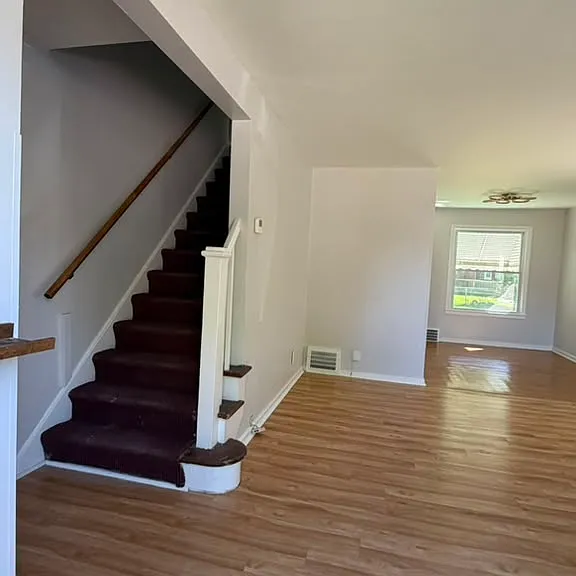 1527 Babbitt Rd — Photo 5