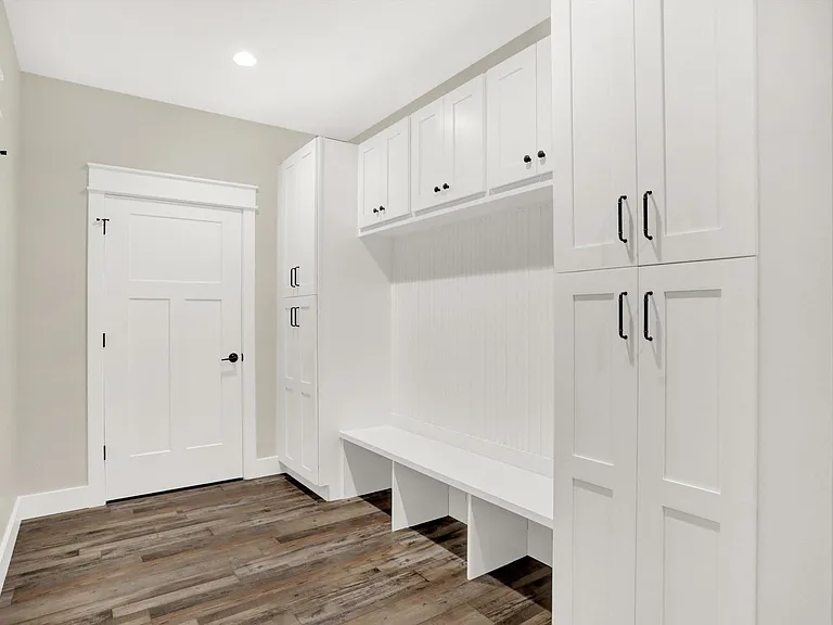 2110 S Smith Rd — Photo 22