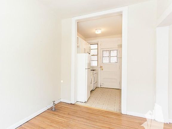 3rd image of 622.5 W Barry Ave #S1