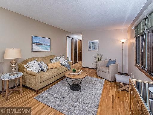 3rd image of 3990 Riverton Ave