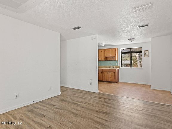 4th image of 6212 W PETTIFORD Drive