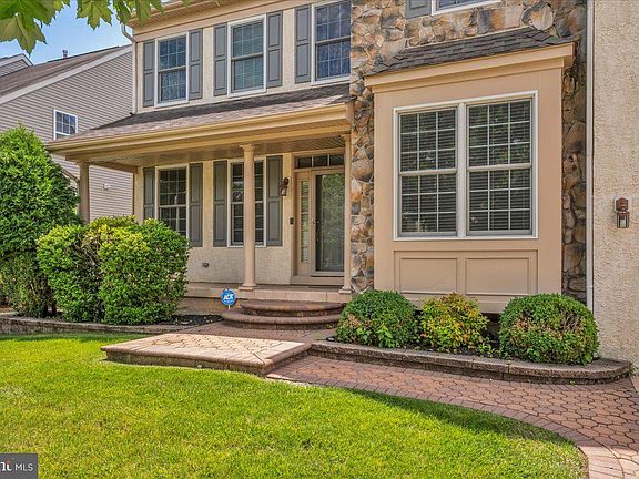 3rd image of 68 Hillside Ln