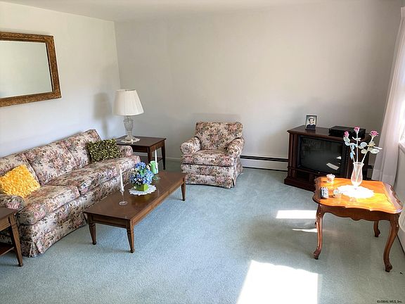 3rd image of 51 Manchester Dr