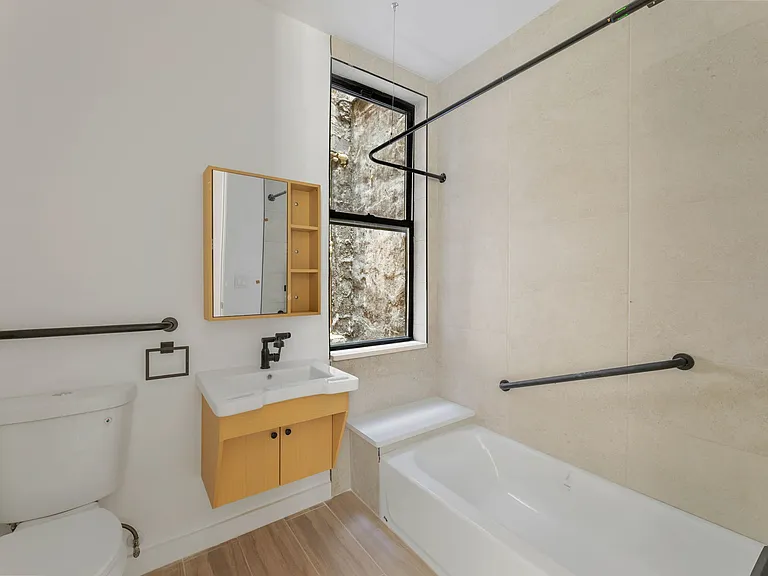 2111 Regent Pl #1R — Photo 6