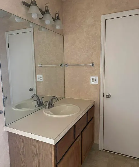 1815 W Yampa St #A — Photo 9