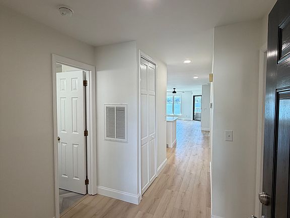 3rd image of 862 Southwest Dr
