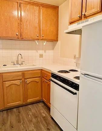 3rd image of 112 S Avenue 66 #8