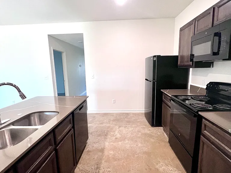 2313 Zanoletti Dr #B — Photo 9