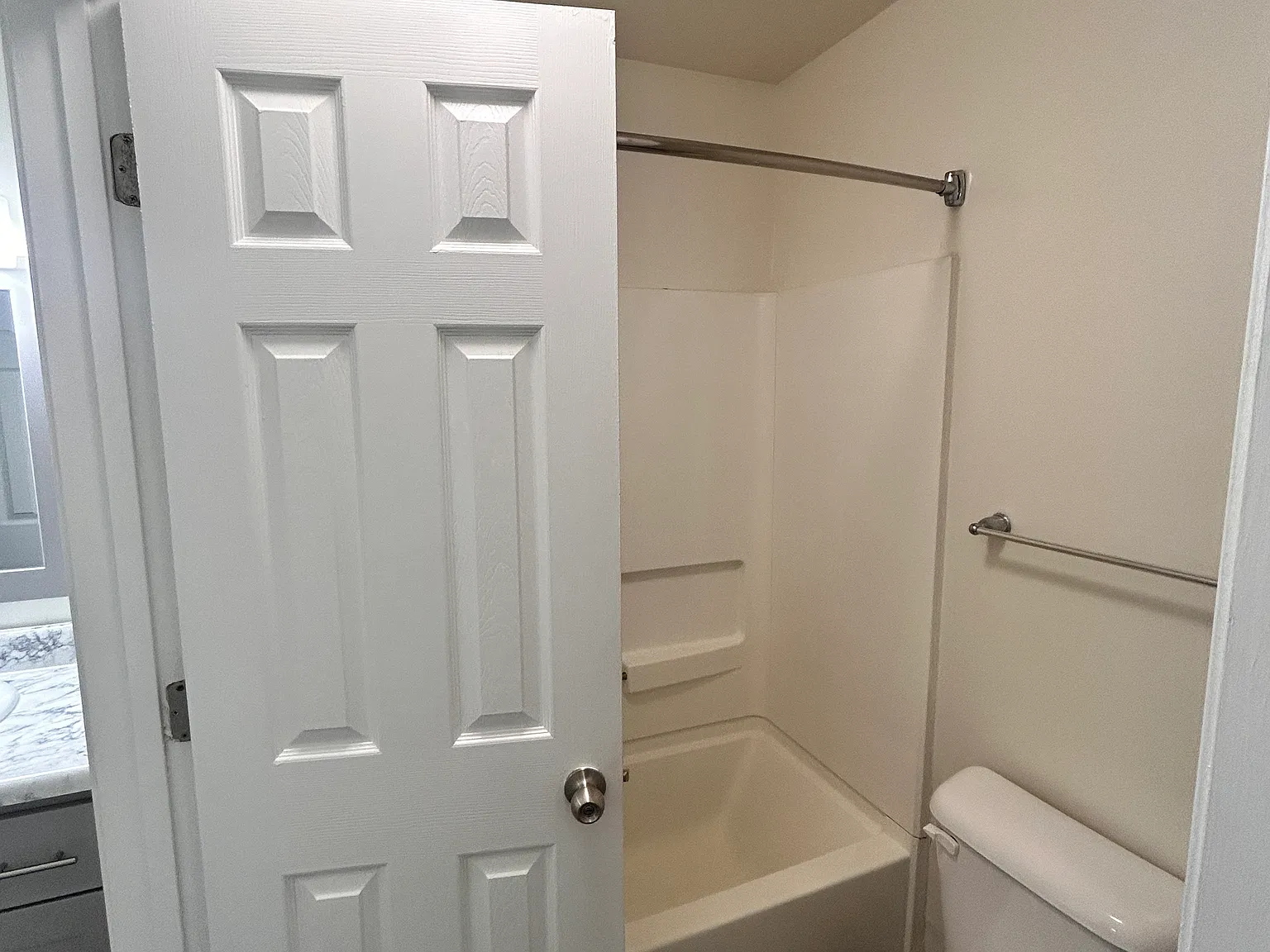 2 bed, 1.5 bath, 1154 sqft, $1,560 — Photo 4
