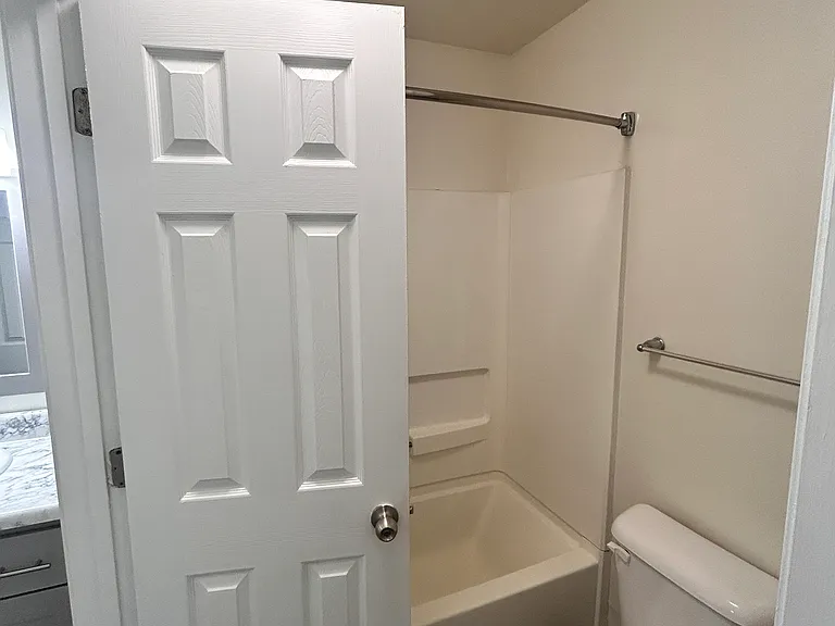 1146 Fords Pointe Cir #1146 — Photo 4