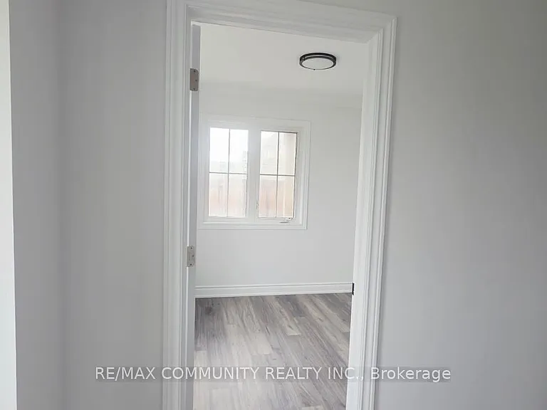 50 Rockman Cres #LOWER — Photo 9