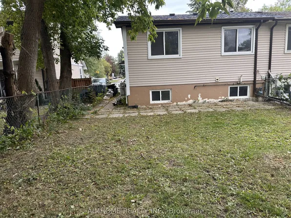 302 Cliffwood Rd, Toronto, ON M2H 2E5