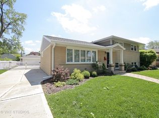 239 Crescent Dr, Glenview, IL