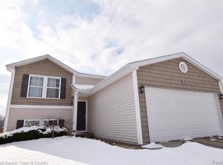 625 Hewitt St, Howell, MI 48843