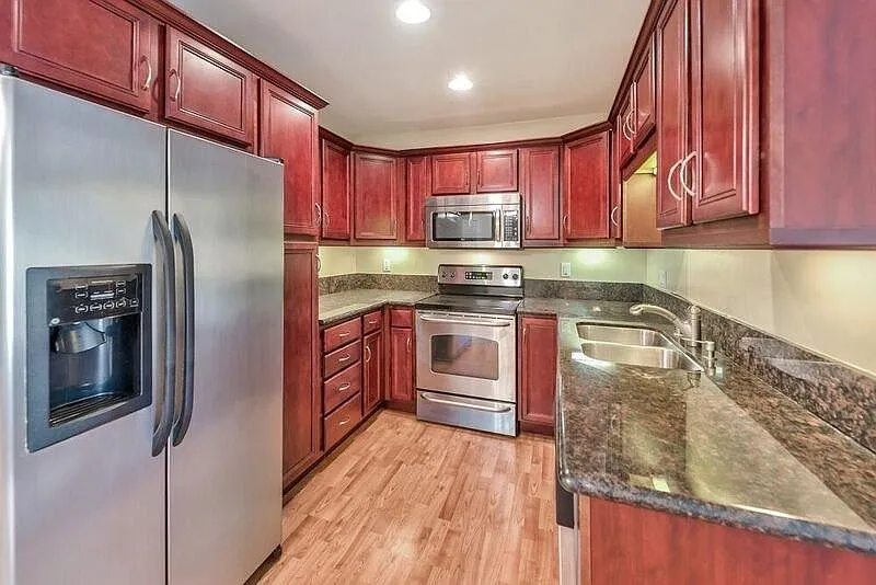 2 bed, 971 sqft, $2,700 — Photo 2