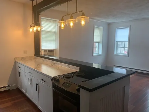 30-32 Water St Unit 5, Newburyport, MA 01950