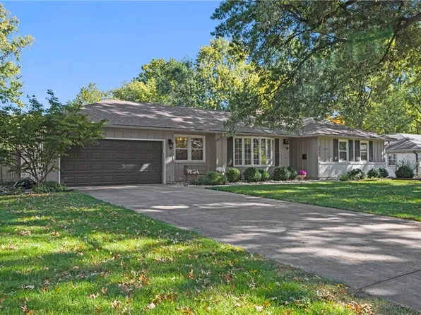 9631 Canterbury St, Overland Park, KS 66206