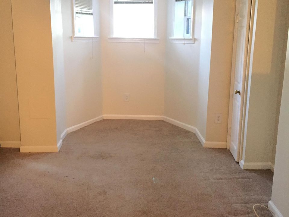 2nd image of 403 10th St SE