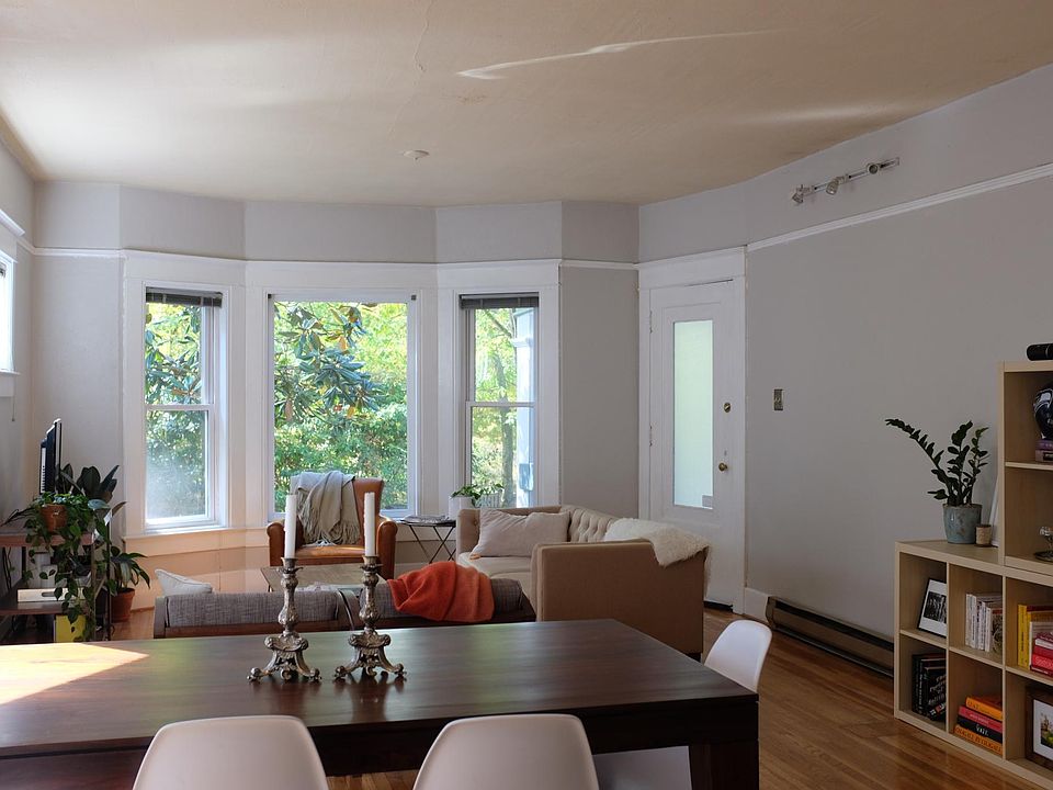Living and dining areas - from kitchen