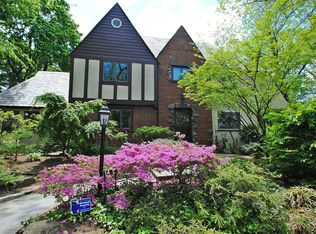 14 Ridge Dr E, Great Neck, NY 11021