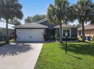 8821 SW Bonneville Dr, Stuart, FL 34997