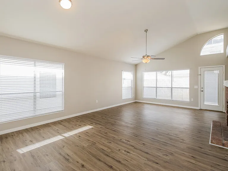 1164 N Naples Dr — Photo 7