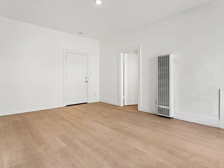 1511 W 4th St #23 — Photo 5