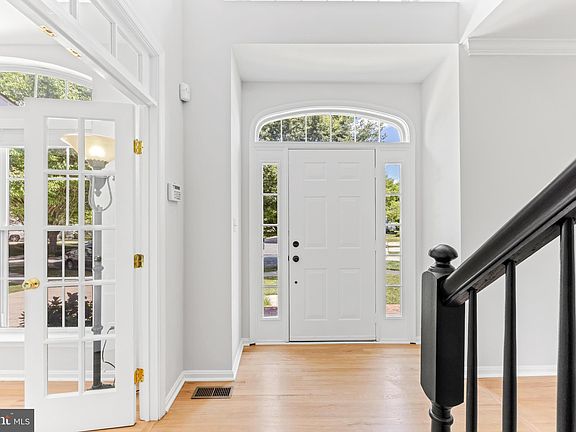 5th image of 904 Briggsdale Ct