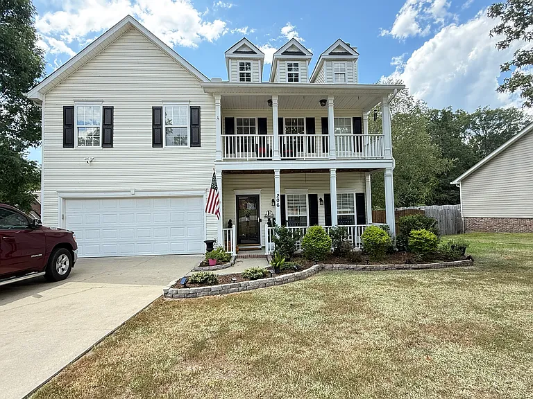 206 Moyer Dr — Photo 1