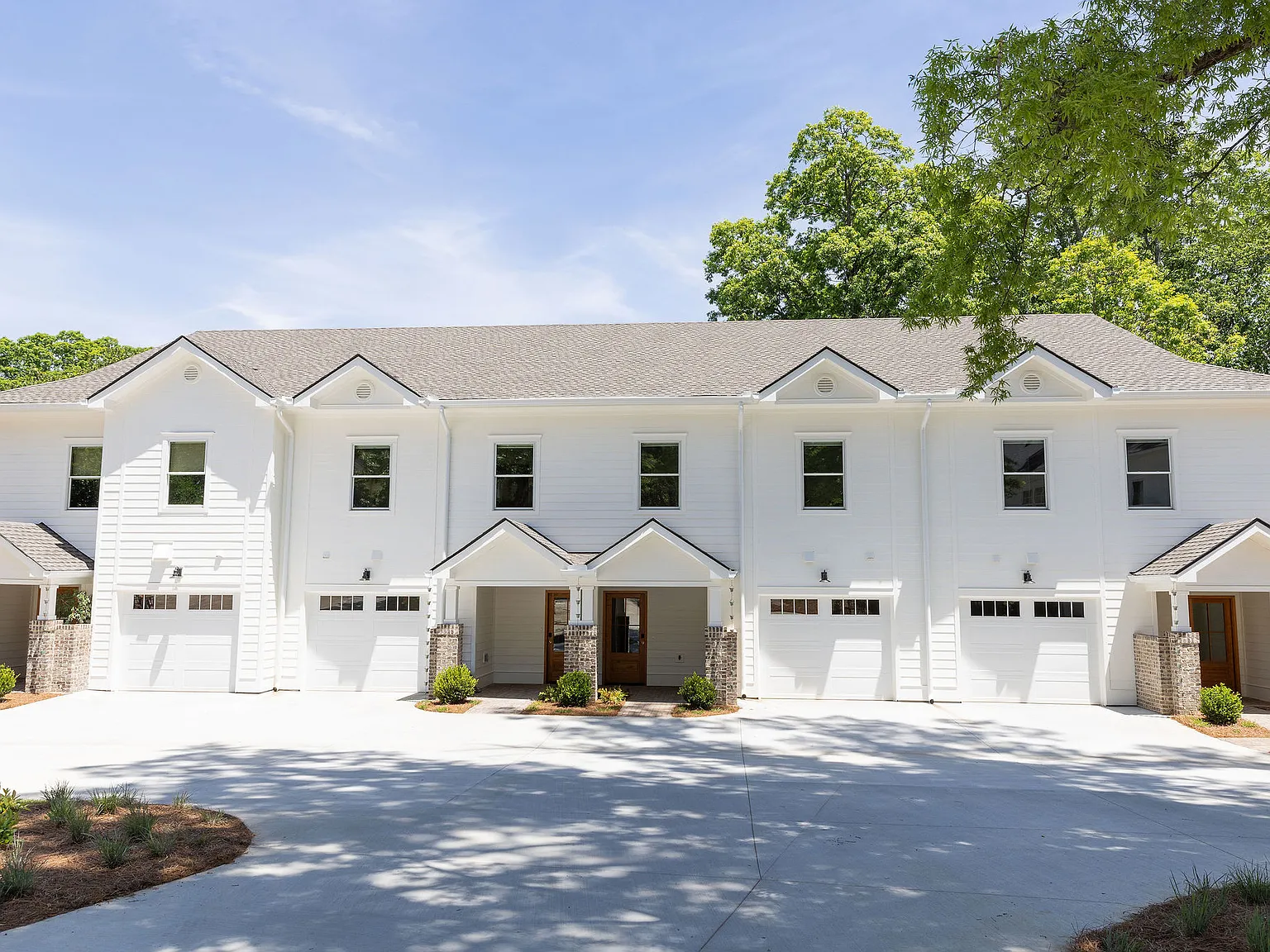 3 bed, 3.5 bath, 2413 sqft, $4,000 — Photo 1