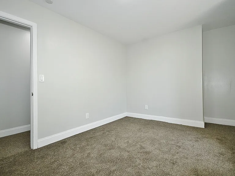 1103 Crosby St #1 — Photo 9
