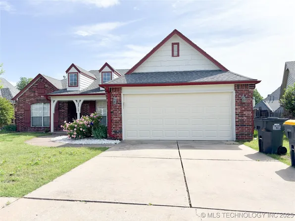 12217 S Cedar Ave, Jenks, OK 74037