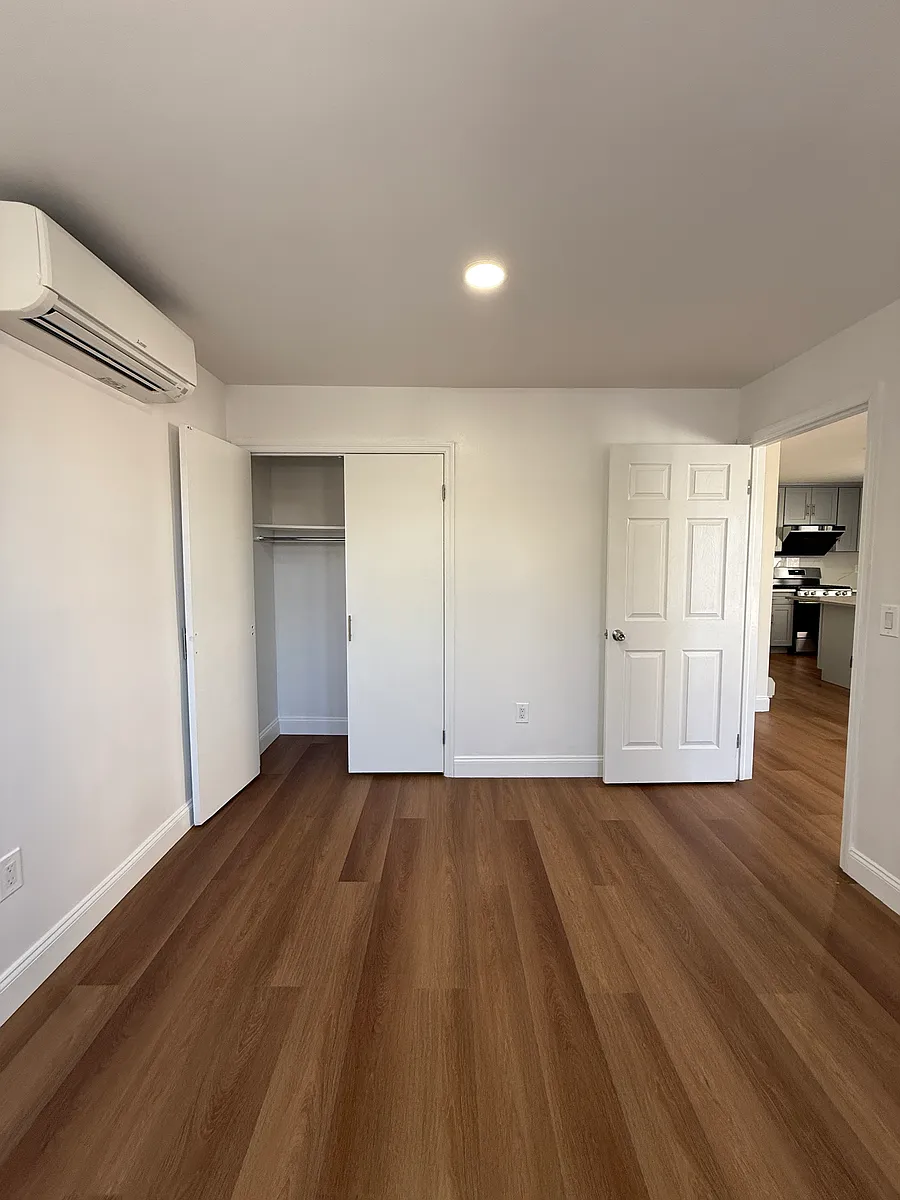Building Photo - 320 Vineland Ave #1