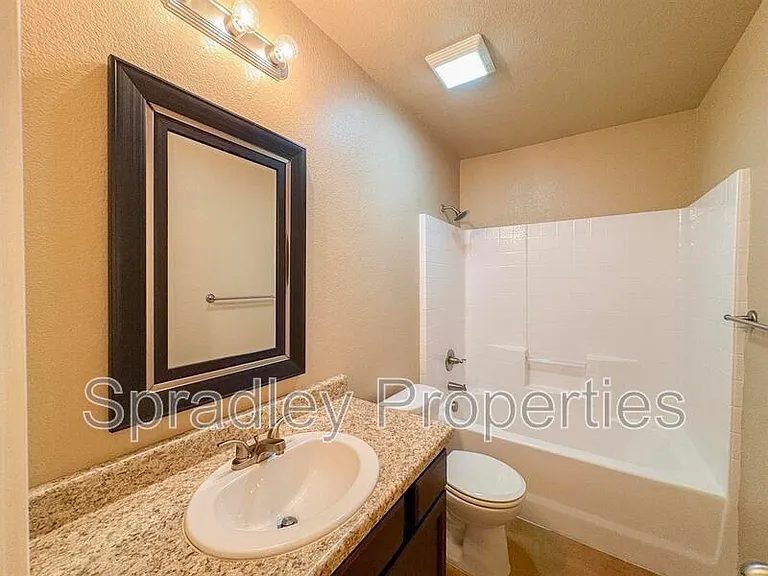 725 Laila Ln — Photo 8