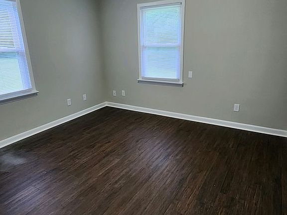 3rd image of 106 Trevilians Sq #18
