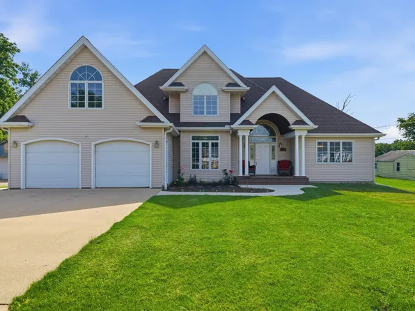 211 Wagner St, Washington, IL 61571
