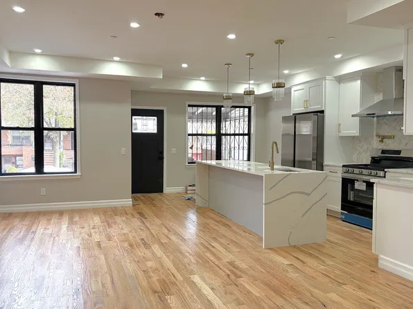 26 East 55th Street image 1 of 11