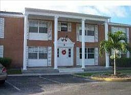 2nd image of 4158 Tamiami Trl #B