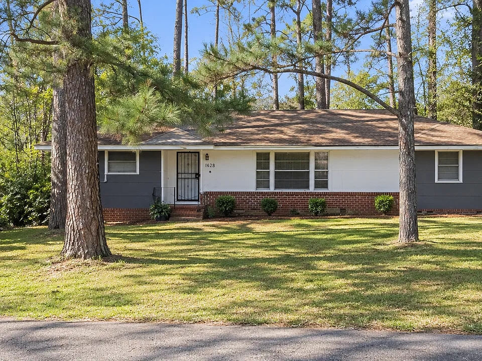 2555 Belvedere Dr