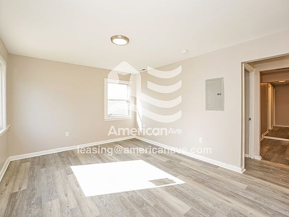 1353156_001_living_room_2.jpg