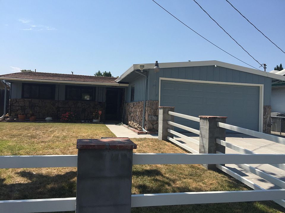 1st image of 43261 Montrose Ave