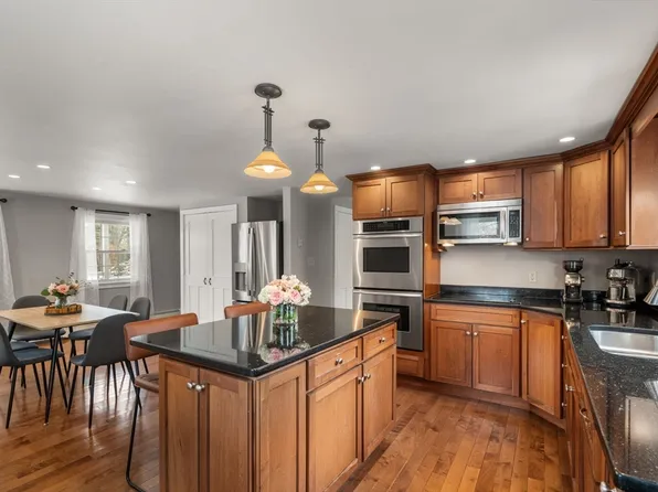 510 Hayward St, Bridgewater, MA 02324