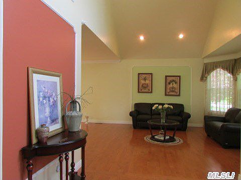 2nd image of 28 Summerfield Dr