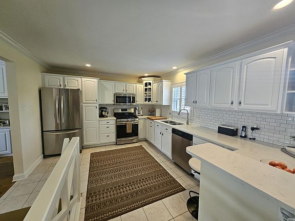 5th image of 701 Pfeiffer Rd