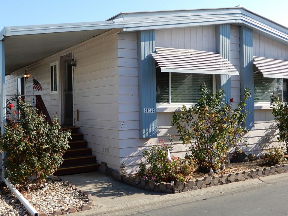1st image of 102 Dahlia Ave