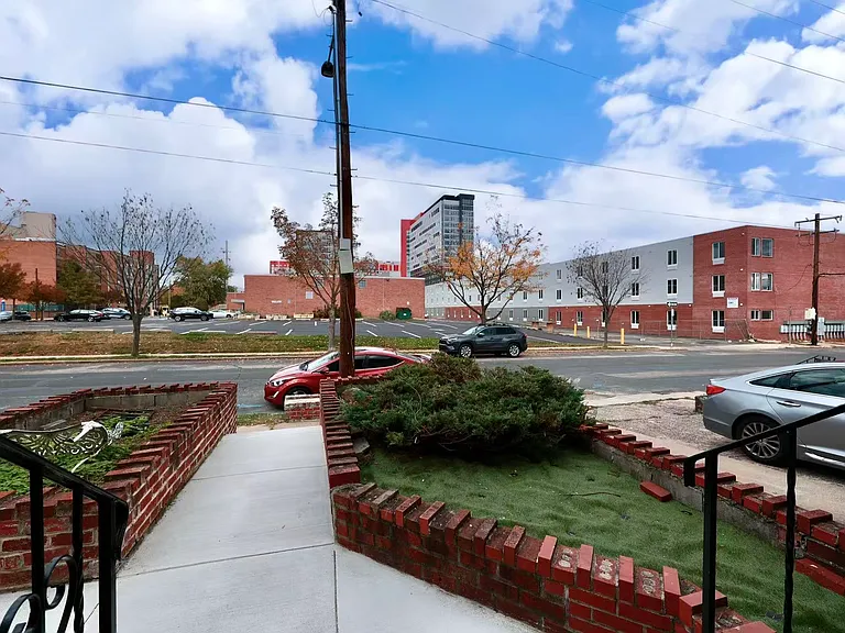 1122 W Oxford St — Photo 2