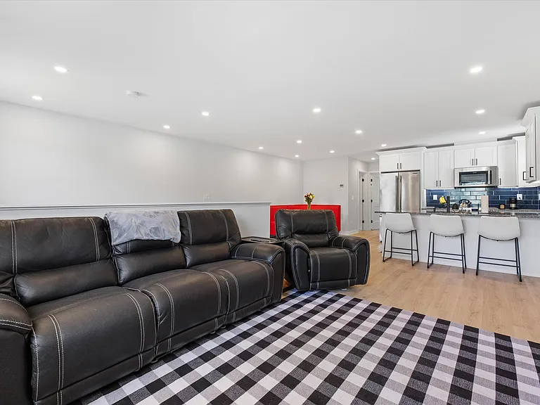 19 Willis St — Photo 8