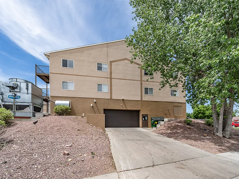 Sierra Vista Apartments — Photo 6