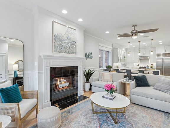 5th image of 916 W Wrightwood Ave #1