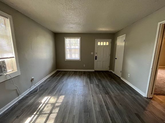 3rd image of 2413 Knox Dr